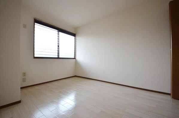 ファミールコート(元八)の物件内観写真